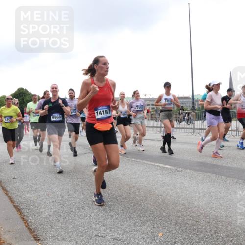 29.06.2025 - hella hamburg halbmarathon Lena Gebhardt http://msf.ph/oto/8335559 29.06.2025 10:47:38 Lombardsbrücke 480, 7403, 9969, 8858, 14197, 2994, 2148, 1920, 1045, 1246, 1392, 1434, 1463, 1523, 1618, 1639, 1704, 1926, 2148, 2407, 2491, 2537, 2545, 2704, 2790, 2882, 2994, 3049, 3339, 4037, 4184, 4325, 4423, 4806, 4856, 4895, 4974, 4975, 5621, 5622, 5886, 5895, 6255, 6256, 6879, 6995, 7403, 7427, 7430, 7431, 7630, 7631, 7970, 8077, 8105, 8131, 8270, 8310, 8550, 8915, 8953, 9018, 9687, 9696, 9697, 10658, 10991, 11351, 11458, 11730, 11738, 11802, 11909, 12431 meine-sportfotos.de
