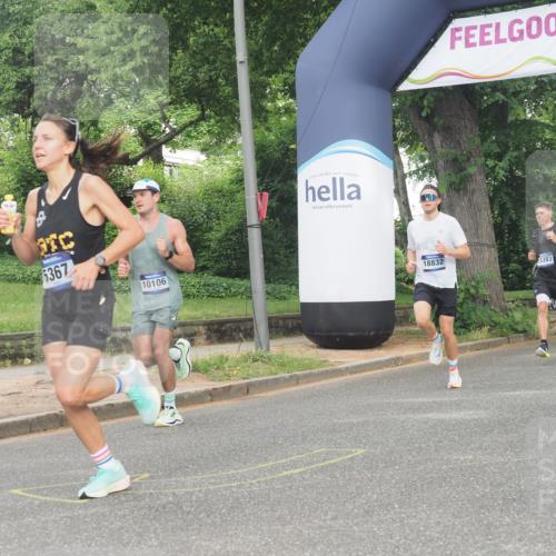 29.06.2025 - hella hamburg halbmarathon KatJ http://msf.ph/oto/8335568 29.06.2025 10:17:55 Zwischen KM18-KM19 4678, 5367, 8731 meine-sportfotos.de
