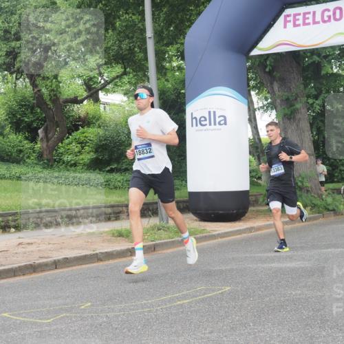 29.06.2025 - hella hamburg halbmarathon KatJ http://msf.ph/oto/8335629 29.06.2025 10:17:56 Zwischen KM18-KM19 5367, 8731 meine-sportfotos.de