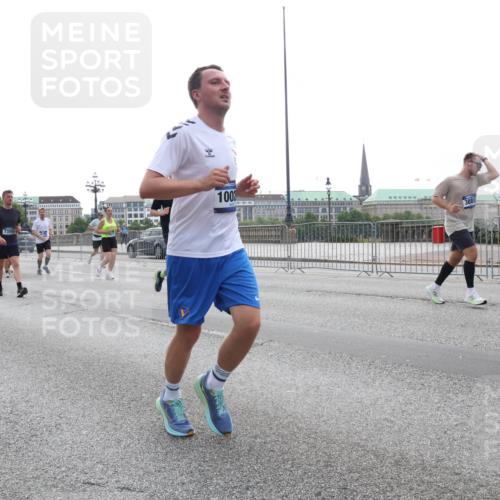 29.06.2025 - hella hamburg halbmarathon Lena Gebhardt http://msf.ph/oto/8335724 29.06.2025 10:38:04 Lombardsbrücke 7629, 18937, 100, 6697, 3880, 7350, 1196, 1394, 1457, 1475, 1578, 1596, 1742, 1791, 1799, 1901, 1966, 1985, 2113, 2199, 2498, 2786, 2853, 3010, 3230, 3242, 3246, 3338, 3635, 3636, 3716, 3880, 4414, 4921, 5139, 5300, 5522, 5713, 5875, 6199, 6200, 6243, 6362, 6697, 6751, 6930, 7118, 7165, 7244, 7321, 7350, 7552, 7629, 7696, 7868, 7914, 8985, 9247, 9288, 9895, 10159, 10506, 10836, 11087, 11543, 12254, 12472, 12824, 16680, 17798 meine-sportfotos.de