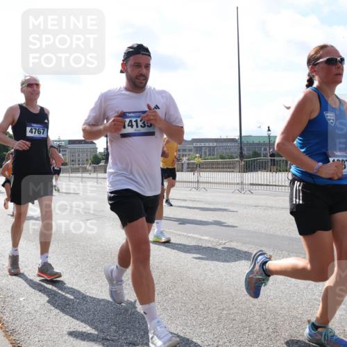 29.06.2025 - hella hamburg halbmarathon Lena Gebhardt http://msf.ph/oto/8335819 29.06.2025 10:00:33 Lombardsbrücke 4945, 4767, 4135, 979, 1019, 1180, 1239, 1264, 1526, 1544, 1568, 1583, 1611, 1681, 2027, 2086, 2099, 2159, 2236, 2346, 2426, 2447, 2474, 2606, 2652, 2730, 2982, 3042, 3059, 3141, 3177, 3181, 3319, 3400, 3794, 3861, 3898, 3983, 4419, 4579, 4594, 4616, 4632, 4767, 4796, 4813, 4940, 4945, 5272, 5418, 5643, 5728, 6082, 6084, 6104, 6138, 6220, 6260, 6443, 6470, 6581, 6757, 8478, 8632, 9553, 9555, 9577, 10074, 10599 meine-sportfotos.de
