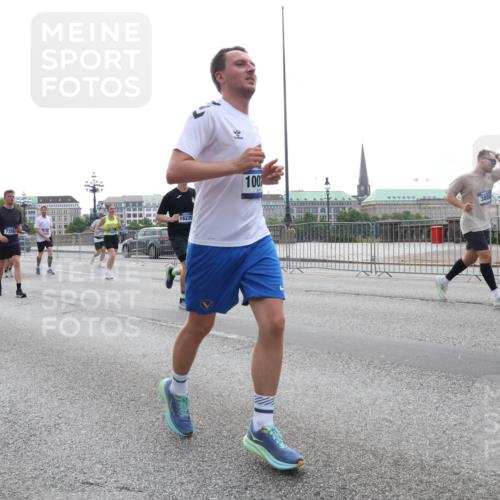 29.06.2025 - hella hamburg halbmarathon Lena Gebhardt http://msf.ph/oto/8335824 29.06.2025 10:38:04 Lombardsbrücke 7629, 16220, 100, 3880, 1196, 1394, 1457, 1475, 1578, 1596, 1742, 1791, 1799, 1901, 1966, 1985, 2113, 2199, 2498, 2786, 2853, 3010, 3230, 3242, 3246, 3338, 3635, 3636, 3716, 3880, 4414, 4921, 5139, 5300, 5522, 5713, 5875, 6199, 6200, 6243, 6362, 6697, 6751, 6930, 7118, 7165, 7244, 7321, 7350, 7552, 7629, 7696, 7868, 7914, 8985, 9247, 9288, 9895, 10159, 10506, 10836, 11087, 11543, 12254, 12472, 12824, 16680, 17798 meine-sportfotos.de