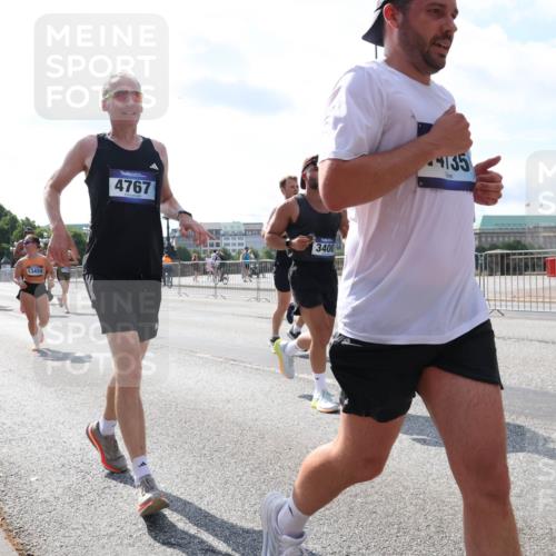 29.06.2025 - hella hamburg halbmarathon Lena Gebhardt http://msf.ph/oto/8335921 29.06.2025 10:00:34 Lombardsbrücke 4945, 13459, 4767, 3400, 135, 1019, 1180, 1239, 1526, 1544, 1568, 1583, 1611, 1681, 2027, 2086, 2099, 2159, 2236, 2346, 2426, 2447, 2474, 2606, 2652, 2730, 2982, 3042, 3059, 3141, 3177, 3181, 3319, 3400, 3794, 3861, 3898, 3983, 4419, 4579, 4594, 4616, 4632, 4767, 4796, 4813, 4940, 4945, 5272, 5418, 5643, 5728, 6082, 6084, 6104, 6138, 6220, 6260, 6443, 6470, 6581, 6714, 6757, 8478, 8632, 8923, 9124, 9553, 9555, 9577, 10074, 10599 meine-sportfotos.de