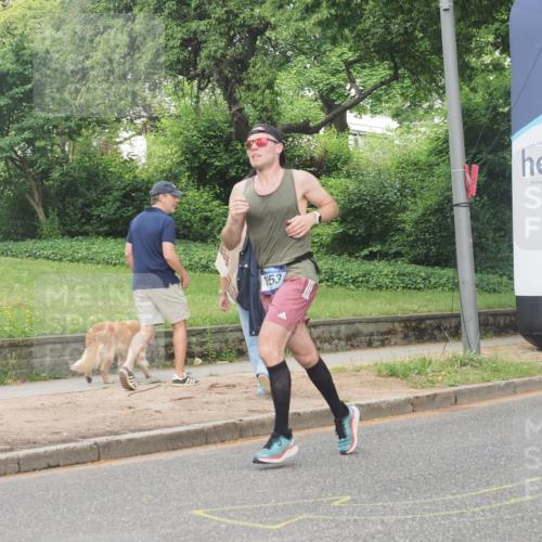 29.06.2025 - hella hamburg halbmarathon KatJ http://msf.ph/oto/8335978 29.06.2025 10:18:05 Zwischen KM18-KM19 1953 meine-sportfotos.de