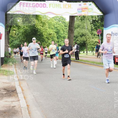 29.06.2025 - hella hamburg halbmarathon MichiJ http://msf.ph/oto/8336006 29.06.2025 10:39:08 Zwischen KM18-KM19 2287, 2397, 2636, 2946, 4967, 6286, 8977, 9214, 9656, 12224, 12949, 14122, 14561, 15126, 15496, 17131, 17815, 18869 meine-sportfotos.de
