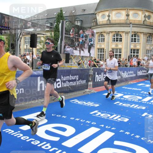 29.06.2025 - hella hamburg halbmarathon Michael Strokosch http://msf.ph/oto/8336016 29.06.2025 10:50:34 Ziel 1750, 3414, 4127, 5447, 6282, 7397, 8153, 8576, 11214, 11455, 12624, 13812, 14626, 15803, 16806, 17179, 17247, 17319, 18006, 18394 meine-sportfotos.de