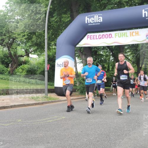 29.06.2025 - hella hamburg halbmarathon KatJ http://msf.ph/oto/8336021 29.06.2025 10:47:50 Zwischen KM18-KM19 1190, 2322, 2323, 8154, 8421, 8422, 8483 meine-sportfotos.de