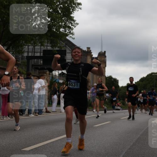 29.06.2025 - hella hamburg halbmarathon Yannick Fuchs http://msf.ph/oto/8336078 29.06.2025 10:51:56 20KM 1595, 1611, 2025, 2488, 2656, 2759, 2806, 2840, 2883, 2907, 3093, 3859, 4319, 4426, 4467, 4502, 4579, 4632, 4708, 4833, 5277, 5341, 5926, 6104, 6138, 6147, 6531, 6595, 7138, 7189, 8322, 8585, 9316, 9485, 10599, 10788, 11645, 12585, 13465, 13816, 13880, 14266, 14571, 15217, 15229, 16517, 16531, 17405, 17415, 17455, 17543, 17827, 18068, 18180, 18492, 18501, 18587, 18762, 18891 meine-sportfotos.de