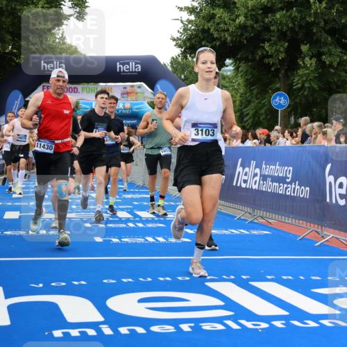 29.06.2025 - hella hamburg halbmarathon Strokosch-Dieckow http://msf.ph/oto/8336115 29.06.2025 10:54:17 Ziel 1267, 1442, 3103, 3177, 3426, 3861, 3898, 4635, 6082, 6084, 6443, 6511, 6512, 7274, 8223, 8772, 11430, 12213, 12362, 13033, 13289, 13803, 15169, 15524, 15946, 16327, 16527, 16574, 16750, 16780, 16879, 17087, 17698, 18268 meine-sportfotos.de