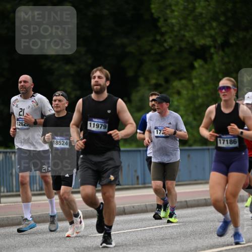 29.06.2025 - hella hamburg halbmarathon Dr. Thomas Lammeyer http://msf.ph/oto/8336123 29.06.2025 10:40:01 Kennedybrücke 1336, 2352, 2412, 2588, 2827, 3828, 4413, 4965, 5147, 6189, 6867, 7111, 7275, 8356, 8567, 8947, 9470, 9819, 10047, 10565, 10567, 10652, 11010, 11187, 11198, 11233, 11359 meine-sportfotos.de
