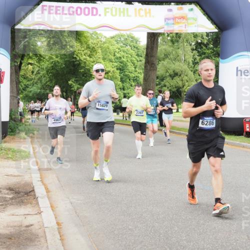 29.06.2025 - hella hamburg halbmarathon MichiJ http://msf.ph/oto/8336153 29.06.2025 10:39:09 Zwischen KM18-KM19 2287, 2397, 2636, 2946, 4967, 6286, 8977, 9656, 12224, 12949, 14561, 15126, 15829, 17131, 17530, 17815, 18869 meine-sportfotos.de