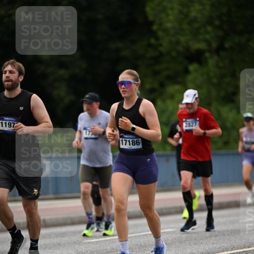 29.06.2025 - hella hamburg halbmarathon Dr. Thomas Lammeyer http://msf.ph/oto/8336255 29.06.2025 10:40:01 Kennedybrücke 1336, 2352, 2412, 2588, 2827, 3828, 4413, 4965, 5147, 6189, 6867, 7111, 7275, 8356, 8567, 8947, 9470, 9819, 10047, 10565, 10567, 10652, 11010, 11187, 11198, 11233, 11359 meine-sportfotos.de