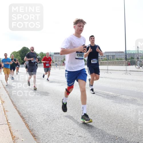 29.06.2025 - hella hamburg halbmarathon Lena Gebhardt http://msf.ph/oto/8336271 29.06.2025 10:13:20 Lombardsbrücke 5527, 12492, 15922, 8913, 1007, 1020, 1051, 1747, 1859, 2055, 2942, 2961, 3218, 3360, 3728, 3729, 4187, 4532, 4795, 4950, 5546, 6489, 6717, 6724, 7346, 7446, 7447, 7460, 7873, 8279, 8398, 8405, 8913, 9128, 9141, 9527, 9612, 10067, 10402, 11720, 12492, 13331, 13928, 14404, 15531, 15663, 15922, 16030, 16255, 16323, 16437, 17474, 17699, 17988, 18048, 18222, 18231, 18320, 18530, 18732 meine-sportfotos.de