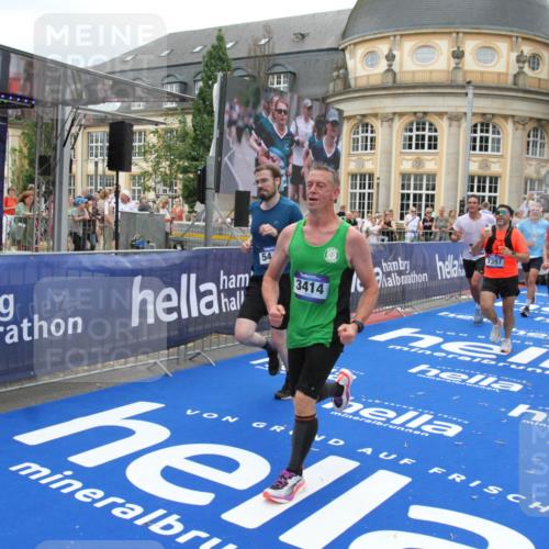29.06.2025 - hella hamburg halbmarathon Michael Strokosch http://msf.ph/oto/8336370 29.06.2025 10:50:37 Ziel 1399, 1750, 3414, 4346, 5447, 6282, 6662, 7397, 7786, 8153, 8576, 9057, 11214, 13808, 13812, 13875, 14626, 15519, 15803, 16806, 17179, 17247, 17319, 18006 meine-sportfotos.de