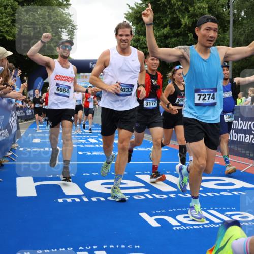 29.06.2025 - hella hamburg halbmarathon Strokosch-Dieckow http://msf.ph/oto/8336390 29.06.2025 10:54:14 Ziel 1267, 3103, 3177, 3861, 3898, 5638, 6082, 6084, 6294, 6443, 6512, 7274, 8223, 8390, 9791, 11430, 12213, 13033, 13289, 13397, 13794, 13803, 15169, 15524, 15946, 16527, 16574, 16750, 16780, 16879, 17087, 17698, 18268 meine-sportfotos.de