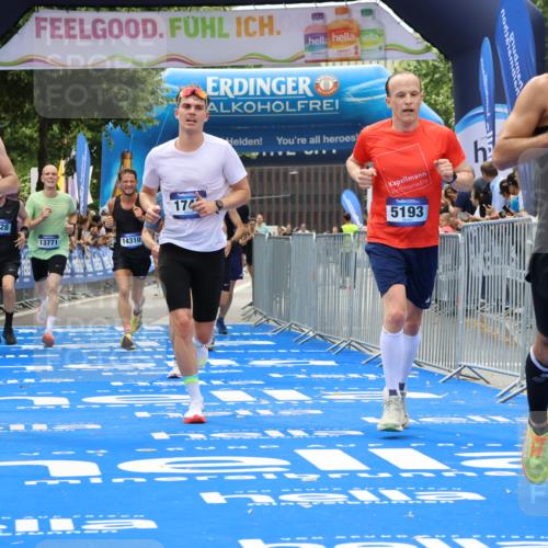 29.06.2025 - hella hamburg halbmarathon Strokosch-Dieckow http://msf.ph/oto/8336406 29.06.2025 10:33:45 Ziel 1396, 1743, 2228, 2243, 2746, 4246, 5193, 10865, 12595, 13771, 14310, 14466, 16243, 16755 meine-sportfotos.de