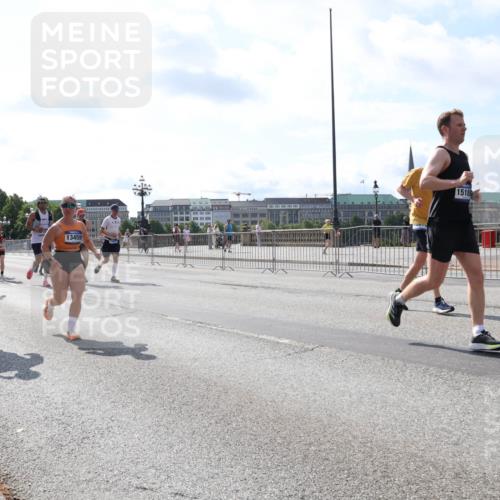 29.06.2025 - hella hamburg halbmarathon Lena Gebhardt http://msf.ph/oto/8336439 29.06.2025 10:00:34 Lombardsbrücke 4945, 14348, 13459, 1518, 1019, 1180, 1239, 1526, 1544, 1568, 1583, 1611, 1681, 2027, 2086, 2099, 2159, 2236, 2346, 2426, 2447, 2474, 2606, 2652, 2730, 2982, 3042, 3059, 3141, 3177, 3181, 3319, 3400, 3794, 3861, 3898, 3983, 4419, 4579, 4594, 4616, 4632, 4767, 4796, 4813, 4940, 4945, 5272, 5418, 5643, 5728, 6082, 6084, 6104, 6138, 6220, 6260, 6443, 6470, 6581, 6714, 6757, 8478, 8632, 8923, 9124, 9553, 9555, 9577, 10074, 10599 meine-sportfotos.de