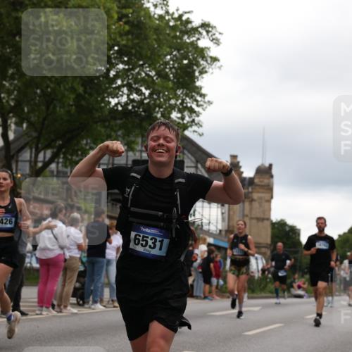 29.06.2025 - hella hamburg halbmarathon Yannick Fuchs http://msf.ph/oto/8336506 29.06.2025 10:51:56 20KM 1595, 1611, 2025, 2488, 2656, 2759, 2806, 2840, 2883, 2907, 3093, 3859, 4319, 4426, 4467, 4502, 4579, 4632, 4708, 4833, 5277, 5341, 5926, 6104, 6138, 6147, 6531, 6595, 7138, 7189, 8322, 8585, 9316, 9485, 10599, 10788, 11645, 12585, 13465, 13816, 13880, 14266, 14571, 15217, 15229, 16517, 16531, 17405, 17415, 17455, 17543, 17827, 18068, 18180, 18492, 18501, 18587, 18762, 18891 meine-sportfotos.de