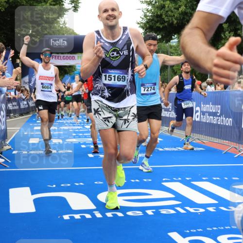 29.06.2025 - hella hamburg halbmarathon Strokosch-Dieckow http://msf.ph/oto/8336516 29.06.2025 10:54:13 Ziel 1267, 3103, 3177, 3861, 3898, 5638, 6082, 6084, 6294, 6443, 6581, 7274, 8223, 8390, 9791, 11430, 12213, 13033, 13289, 13397, 13794, 13803, 15169, 15524, 15946, 16527, 16574, 16750, 16780, 16871, 16879, 17087, 17698, 18268 meine-sportfotos.de