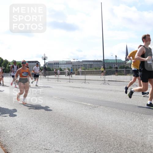 29.06.2025 - hella hamburg halbmarathon Lena Gebhardt http://msf.ph/oto/8336547 29.06.2025 10:00:35 Lombardsbrücke 14348, 4945, 13459, 1518, 1019, 1180, 1239, 1526, 1544, 1568, 1583, 1611, 1681, 2027, 2086, 2159, 2236, 2346, 2426, 2447, 2474, 2606, 2652, 2730, 2982, 3042, 3059, 3141, 3177, 3181, 3319, 3400, 3794, 3861, 3898, 3983, 4419, 4579, 4594, 4616, 4632, 4767, 4813, 4940, 4945, 5272, 5418, 5643, 5728, 6082, 6084, 6104, 6138, 6220, 6260, 6443, 6470, 6714, 6757, 8478, 8632, 8923, 9124, 9553, 9555, 9577, 10074, 10599 meine-sportfotos.de