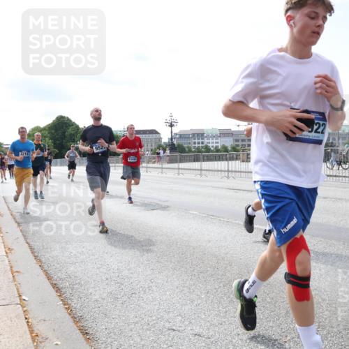 29.06.2025 - hella hamburg halbmarathon Lena Gebhardt http://msf.ph/oto/8336567 29.06.2025 10:13:20 Lombardsbrücke 3218, 952, 12492, 22, 1007, 1020, 1051, 1747, 1859, 2055, 2942, 2961, 3218, 3360, 3728, 3729, 4187, 4532, 4795, 4950, 5546, 6489, 6717, 6724, 7346, 7446, 7447, 7460, 7873, 8279, 8398, 8405, 8913, 9128, 9141, 9527, 9612, 10067, 10402, 11720, 12492, 13331, 13928, 14404, 15531, 15663, 15922, 16030, 16255, 16323, 16437, 17474, 17699, 17988, 18048, 18222, 18231, 18320, 18530, 18732 meine-sportfotos.de