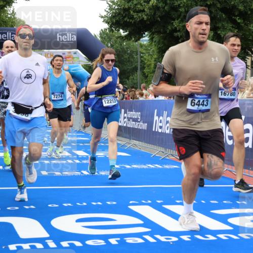 29.06.2025 - hella hamburg halbmarathon Strokosch-Dieckow http://msf.ph/oto/8336585 29.06.2025 10:54:12 Ziel 1410, 3103, 3177, 3208, 3209, 3861, 3898, 5638, 6082, 6084, 6294, 6443, 6581, 7274, 8223, 8390, 9791, 11430, 12213, 13033, 13397, 13794, 13803, 15169, 15524, 16527, 16574, 16750, 16780, 16871, 16879, 17087 meine-sportfotos.de