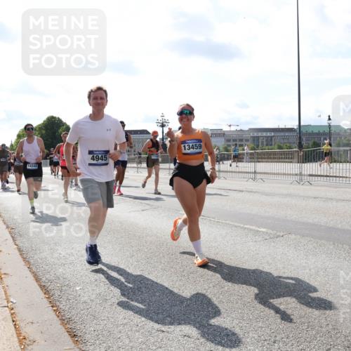 29.06.2025 - hella hamburg halbmarathon Lena Gebhardt http://msf.ph/oto/8336629 29.06.2025 10:00:35 Lombardsbrücke 13459, 4945, 1716, 14348, 1019, 1180, 1239, 1526, 1544, 1568, 1583, 1611, 1681, 2027, 2086, 2159, 2236, 2346, 2426, 2447, 2474, 2606, 2652, 2730, 2982, 3042, 3059, 3141, 3177, 3181, 3319, 3400, 3794, 3861, 3898, 3983, 4419, 4579, 4594, 4616, 4632, 4767, 4813, 4940, 4945, 5272, 5418, 5643, 5728, 6082, 6084, 6104, 6138, 6220, 6260, 6443, 6470, 6714, 6757, 8478, 8632, 8923, 9124, 9553, 9555, 9577, 10074, 10599 meine-sportfotos.de