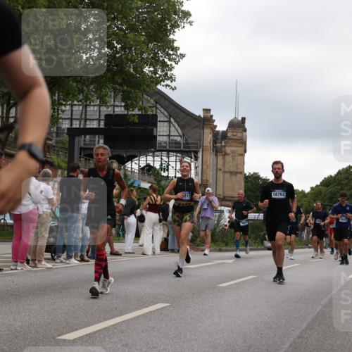 29.06.2025 - hella hamburg halbmarathon Yannick Fuchs http://msf.ph/oto/8336676 29.06.2025 10:51:57 20KM 1595, 1611, 2025, 2488, 2656, 2759, 2840, 2883, 2907, 3093, 3859, 4319, 4426, 4467, 4502, 4632, 4708, 4833, 5277, 5341, 5926, 6104, 6138, 6147, 6531, 6595, 7082, 7138, 7189, 8322, 8585, 9316, 9485, 10599, 10788, 11645, 12585, 13465, 13816, 13880, 14266, 14571, 15217, 15229, 15434, 16517, 16531, 17405, 17415, 17543, 17827, 18068, 18180, 18492, 18501, 18587, 18762, 18891 meine-sportfotos.de