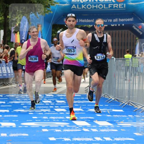 29.06.2025 - hella hamburg halbmarathon Strokosch-Dieckow http://msf.ph/oto/8336724 29.06.2025 10:33:34 Ziel 1053, 1396, 2836, 8312, 12595, 14975, 15326, 16755, 16931, 17191, 18731, 18854 meine-sportfotos.de