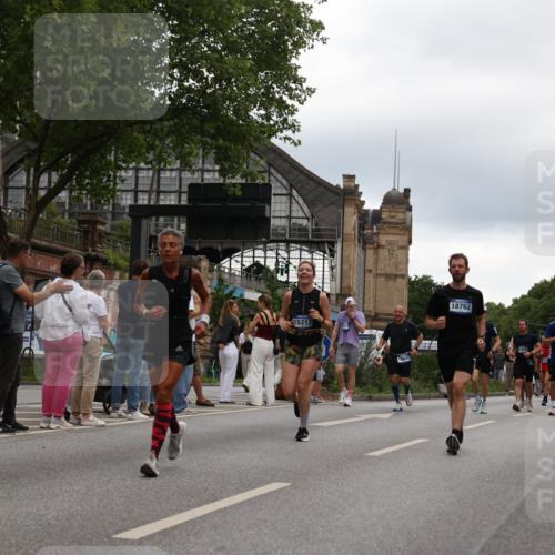 29.06.2025 - hella hamburg halbmarathon Yannick Fuchs http://msf.ph/oto/8336737 29.06.2025 10:51:57 20KM 1595, 1611, 2025, 2488, 2656, 2759, 2840, 2883, 2907, 3093, 3859, 4319, 4426, 4467, 4502, 4632, 4708, 4833, 5277, 5341, 5926, 6104, 6138, 6147, 6531, 6595, 7082, 7138, 7189, 8322, 8585, 9316, 9485, 10599, 10788, 11645, 12585, 13465, 13816, 13880, 14266, 14571, 15217, 15229, 15434, 16517, 16531, 17405, 17415, 17543, 17827, 18068, 18180, 18492, 18501, 18587, 18762, 18891 meine-sportfotos.de