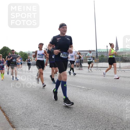 29.06.2025 - hella hamburg halbmarathon Lena Gebhardt http://msf.ph/oto/8336756 29.06.2025 10:38:07 Lombardsbrücke 15329, 9391, 18937, 7629, 8199, 1196, 1394, 1457, 1475, 1578, 1596, 1742, 1791, 1799, 1901, 1966, 1985, 2113, 2199, 2498, 2786, 2853, 3010, 3094, 3095, 3230, 3242, 3246, 3286, 3338, 3635, 3636, 3716, 3777, 3880, 4414, 4921, 5139, 5300, 5522, 5713, 5735, 5875, 6199, 6200, 6243, 6362, 6697, 6751, 6930, 7118, 7165, 7244, 7321, 7350, 7552, 7629, 7696, 7868, 7914, 8985, 9247, 9288, 9895, 10159, 10836, 11087, 11543, 12254, 17798 meine-sportfotos.de