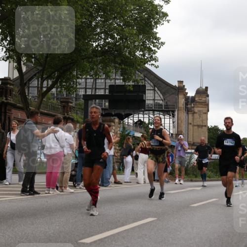 29.06.2025 - hella hamburg halbmarathon Yannick Fuchs http://msf.ph/oto/8336766 29.06.2025 10:51:57 20KM 1595, 1611, 2025, 2488, 2656, 2759, 2840, 2883, 2907, 3093, 3859, 4319, 4426, 4467, 4502, 4632, 4708, 4833, 5277, 5341, 5926, 6104, 6138, 6147, 6531, 6595, 7082, 7138, 7189, 8322, 8585, 9316, 9485, 10599, 10788, 11645, 12585, 13465, 13816, 13880, 14266, 14571, 15217, 15229, 15434, 16517, 16531, 17405, 17415, 17543, 17827, 18068, 18180, 18492, 18501, 18587, 18762, 18891 meine-sportfotos.de