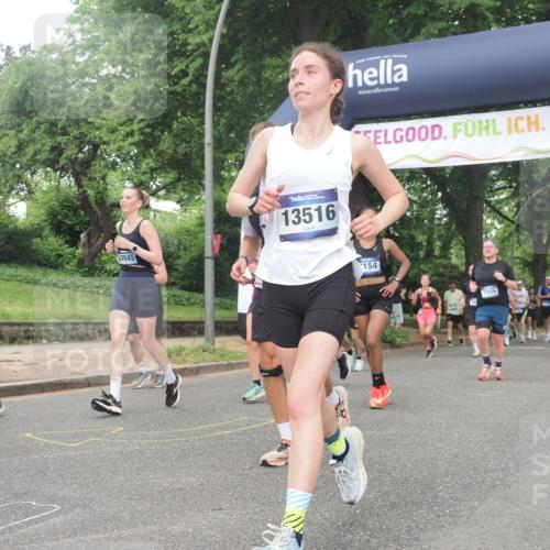 29.06.2025 - hella hamburg halbmarathon KatJ http://msf.ph/oto/8336773 29.06.2025 10:47:54 Zwischen KM18-KM19 3740, 5602, 5603, 5708, 6580, 7006, 7757, 8154, 8421, 8422 meine-sportfotos.de