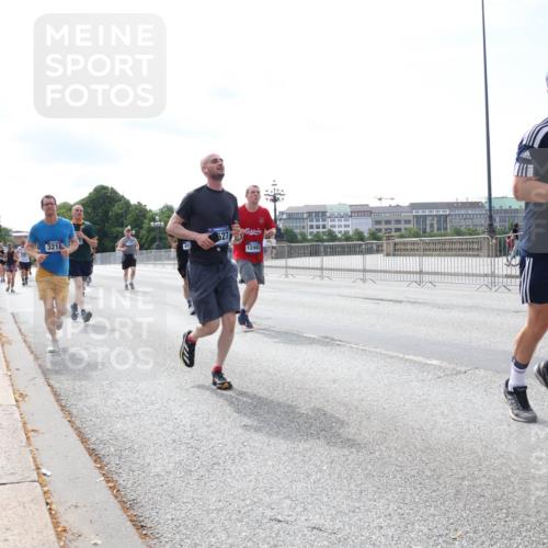 29.06.2025 - hella hamburg halbmarathon Lena Gebhardt http://msf.ph/oto/8336781 29.06.2025 10:13:21 Lombardsbrücke 3218, 41, 527, 12492, 8913, 1007, 1020, 1051, 1747, 1859, 2055, 2942, 2961, 3218, 3360, 3728, 3729, 4187, 4532, 4795, 4950, 5232, 5546, 6026, 6489, 6717, 6724, 7346, 7446, 7447, 7460, 7873, 8279, 8398, 8405, 8913, 9128, 9141, 9527, 9612, 10067, 10402, 11720, 12492, 12928, 12929, 13331, 13928, 14404, 15531, 15663, 15922, 16030, 16255, 16323, 16437, 16491, 17474, 17699, 17988, 18048, 18222, 18231, 18320, 18530, 18732 meine-sportfotos.de