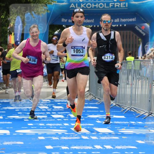 29.06.2025 - hella hamburg halbmarathon Strokosch-Dieckow http://msf.ph/oto/8336827 29.06.2025 10:33:35 Ziel 1053, 1396, 2836, 8312, 12595, 14975, 15326, 16755, 16931, 17191, 18854 meine-sportfotos.de