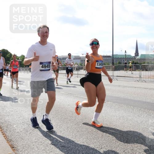 29.06.2025 - hella hamburg halbmarathon Lena Gebhardt http://msf.ph/oto/8336856 29.06.2025 10:00:36 Lombardsbrücke 18327, 16418, 14348, 4945, 13459, 1019, 1180, 1239, 1526, 1544, 1568, 1583, 1611, 1681, 2027, 2086, 2159, 2236, 2346, 2426, 2474, 2606, 2652, 2730, 2982, 3042, 3059, 3141, 3177, 3181, 3319, 3400, 3794, 3861, 3898, 3983, 4419, 4579, 4594, 4616, 4767, 4813, 4940, 4945, 5033, 5272, 5418, 5643, 5728, 6082, 6084, 6104, 6138, 6220, 6260, 6443, 6470, 6714, 6757, 8478, 8632, 8923, 9124, 9553, 9555, 9577, 10074, 10599 meine-sportfotos.de