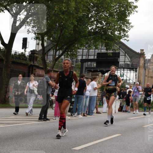 29.06.2025 - hella hamburg halbmarathon Yannick Fuchs http://msf.ph/oto/8336863 29.06.2025 10:51:57 20KM 1595, 1611, 2025, 2488, 2656, 2759, 2840, 2883, 2907, 3093, 3859, 4319, 4426, 4467, 4502, 4632, 4708, 4833, 5277, 5341, 5926, 6104, 6138, 6147, 6531, 6595, 7082, 7138, 7189, 8322, 8585, 9316, 9485, 10599, 10788, 11645, 12585, 13465, 13816, 13880, 14266, 14571, 15217, 15229, 15434, 16517, 16531, 17405, 17415, 17543, 17827, 18068, 18180, 18492, 18501, 18587, 18762, 18891 meine-sportfotos.de