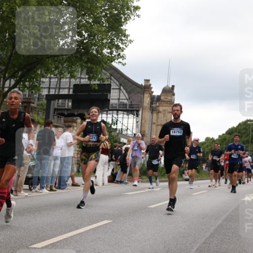 29.06.2025 - hella hamburg halbmarathon Yannick Fuchs http://msf.ph/oto/8336902 29.06.2025 10:51:58 20KM 1595, 1611, 2025, 2488, 2656, 2759, 2840, 2883, 2907, 3093, 3859, 4319, 4426, 4467, 4502, 4632, 4708, 4833, 5277, 5341, 5926, 6104, 6138, 6147, 6531, 6595, 7082, 7138, 7189, 8322, 8585, 9316, 9485, 10599, 10788, 11645, 12585, 13465, 13816, 13880, 14266, 14571, 15217, 15434, 16517, 16531, 17405, 17415, 17543, 17827, 18068, 18180, 18492, 18501, 18587, 18762, 18891 meine-sportfotos.de