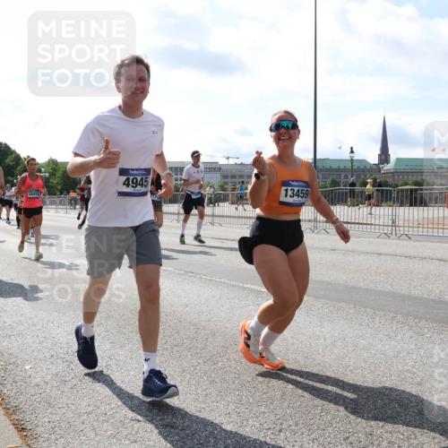 29.06.2025 - hella hamburg halbmarathon Lena Gebhardt http://msf.ph/oto/8336909 29.06.2025 10:00:36 Lombardsbrücke 16418, 14348, 4945, 1714, 13459, 1019, 1180, 1239, 1526, 1544, 1568, 1583, 1611, 1681, 2027, 2086, 2159, 2236, 2346, 2426, 2474, 2606, 2652, 2730, 2982, 3042, 3059, 3141, 3177, 3181, 3319, 3400, 3794, 3861, 3898, 3983, 4419, 4579, 4594, 4616, 4767, 4813, 4940, 4945, 5033, 5272, 5418, 5643, 5728, 6082, 6084, 6104, 6138, 6220, 6260, 6443, 6470, 6714, 6757, 8478, 8632, 8923, 9124, 9553, 9555, 9577, 10074, 10599 meine-sportfotos.de