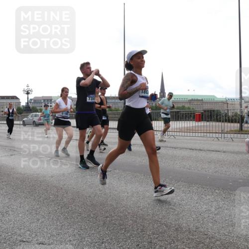 29.06.2025 - hella hamburg halbmarathon Lena Gebhardt http://msf.ph/oto/8336924 29.06.2025 10:38:08 Lombardsbrücke 15329, 9391, 8198, 7350, 7893, 1857, 1196, 1394, 1457, 1475, 1578, 1596, 1742, 1791, 1799, 1901, 1966, 1985, 2113, 2498, 2786, 2853, 3010, 3094, 3095, 3230, 3242, 3246, 3286, 3338, 3635, 3636, 3716, 3777, 3880, 4159, 4414, 4883, 4921, 5139, 5300, 5522, 5713, 5735, 5875, 6199, 6200, 6243, 6362, 6697, 6751, 6930, 7118, 7165, 7244, 7321, 7350, 7552, 7629, 7696, 7868, 7914, 8985, 9247, 9288, 9895, 10159, 10836, 11087, 11543, 12254, 17798 meine-sportfotos.de