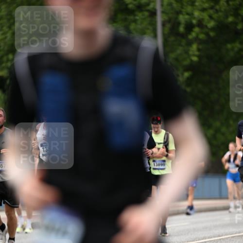 29.06.2025 - hella hamburg halbmarathon Dr. Thomas Lammeyer http://msf.ph/oto/8336942 29.06.2025 10:40:06 Kennedybrücke 1036, 1336, 1717, 2352, 2412, 2588, 2827, 3741, 3828, 4413, 5012, 5531, 6021, 6381, 6845, 6867, 7111, 7275, 7927, 8356, 8567, 8947, 9470, 9819, 10047, 10119, 10565, 10567, 11010, 11187, 11198, 11233 meine-sportfotos.de