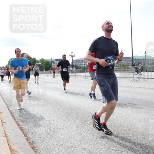29.06.2025 - hella hamburg halbmarathon Lena Gebhardt http://msf.ph/oto/8336987 29.06.2025 10:13:21 Lombardsbrücke 3218, 4187, 12, 527, 1007, 1020, 1051, 1747, 1859, 2055, 2942, 2961, 3218, 3360, 3728, 3729, 4187, 4532, 4795, 4950, 5232, 5546, 6026, 6489, 6717, 6724, 7346, 7446, 7447, 7460, 7873, 8279, 8398, 8405, 8913, 9128, 9141, 9527, 9612, 10067, 10402, 11720, 12492, 12928, 12929, 13331, 13928, 14404, 15531, 15663, 15922, 16030, 16255, 16323, 16437, 16491, 17474, 17699, 17988, 18048, 18222, 18231, 18320, 18530, 18732 meine-sportfotos.de