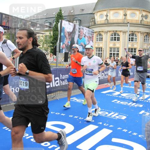29.06.2025 - hella hamburg halbmarathon Michael Strokosch http://msf.ph/oto/8337081 29.06.2025 10:50:43 Ziel 1399, 1750, 2234, 2788, 4346, 6662, 6712, 7134, 7583, 7786, 7952, 9057, 11356, 13701, 13808, 13875, 15519, 16291, 18006, 18229, 18413, 18820 meine-sportfotos.de