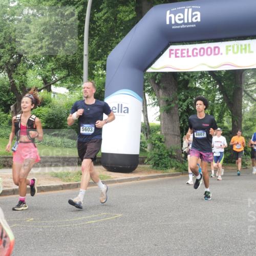 29.06.2025 - hella hamburg halbmarathon KatJ http://msf.ph/oto/8337163 29.06.2025 10:47:57 Zwischen KM18-KM19 3740, 5602, 5603, 5708, 6580, 7006, 7757, 8154, 8422 meine-sportfotos.de
