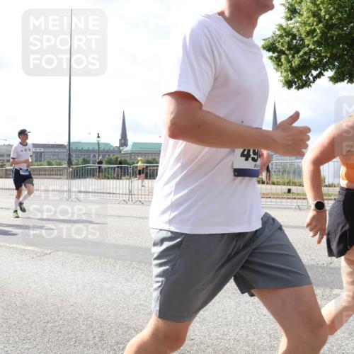 29.06.2025 - hella hamburg halbmarathon Lena Gebhardt http://msf.ph/oto/8337216 29.06.2025 10:00:37 Lombardsbrücke 17150, 17145, 49, 1345, 1019, 1180, 1239, 1526, 1544, 1568, 1583, 1611, 1681, 2027, 2086, 2159, 2236, 2346, 2426, 2474, 2606, 2652, 2730, 2982, 3042, 3059, 3141, 3177, 3181, 3319, 3400, 3794, 3861, 3898, 3983, 4419, 4579, 4594, 4616, 4767, 4813, 4940, 4945, 5033, 5272, 5418, 5643, 5728, 6082, 6084, 6104, 6138, 6220, 6260, 6443, 6470, 6714, 6757, 8478, 8632, 8923, 9124, 9553, 9555, 9577, 10074, 10271, 10599 meine-sportfotos.de
