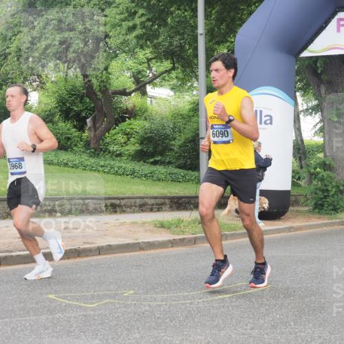 29.06.2025 - hella hamburg halbmarathon KatJ http://msf.ph/oto/8337253 29.06.2025 10:18:25 Zwischen KM18-KM19 3968, 6090 meine-sportfotos.de