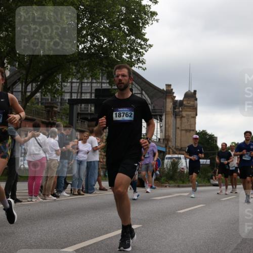 29.06.2025 - hella hamburg halbmarathon Yannick Fuchs http://msf.ph/oto/8337260 29.06.2025 10:51:59 20KM 1595, 1611, 2025, 2488, 2656, 2759, 2840, 2883, 2907, 3093, 3859, 4319, 4426, 4467, 4502, 4632, 4708, 4833, 5277, 5341, 5926, 6104, 6138, 6147, 6531, 6595, 7082, 7138, 7189, 8322, 8585, 9316, 9485, 10599, 10788, 11645, 12585, 13465, 13816, 13880, 14266, 14571, 15217, 15434, 15527, 16517, 16531, 17405, 17415, 17543, 17827, 18068, 18180, 18492, 18501, 18587, 18762, 18891 meine-sportfotos.de