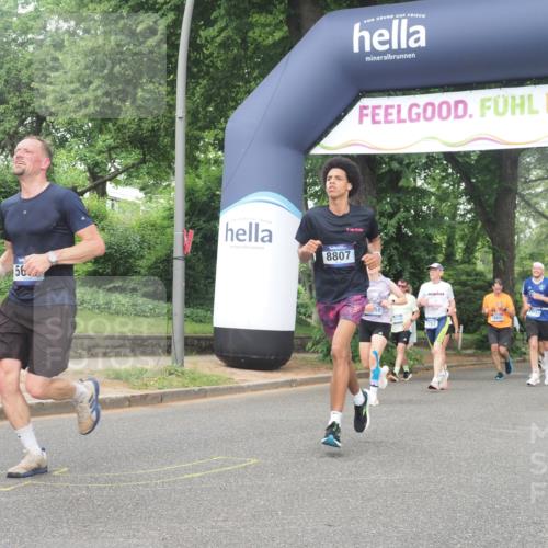 29.06.2025 - hella hamburg halbmarathon KatJ http://msf.ph/oto/8337270 29.06.2025 10:47:57 Zwischen KM18-KM19 3740, 5602, 5603, 5708, 6580, 7006, 7757, 8154, 8422 meine-sportfotos.de