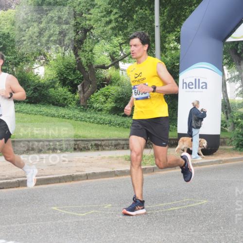 29.06.2025 - hella hamburg halbmarathon KatJ http://msf.ph/oto/8337279 29.06.2025 10:18:25 Zwischen KM18-KM19 3968, 6090 meine-sportfotos.de