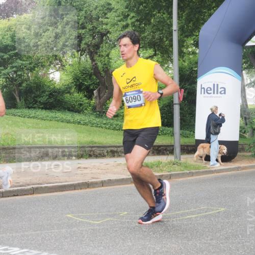 29.06.2025 - hella hamburg halbmarathon KatJ http://msf.ph/oto/8337292 29.06.2025 10:18:25 Zwischen KM18-KM19 3968, 6090 meine-sportfotos.de